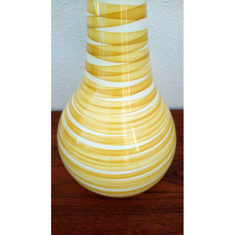 Grand vase jaune en verre -1970