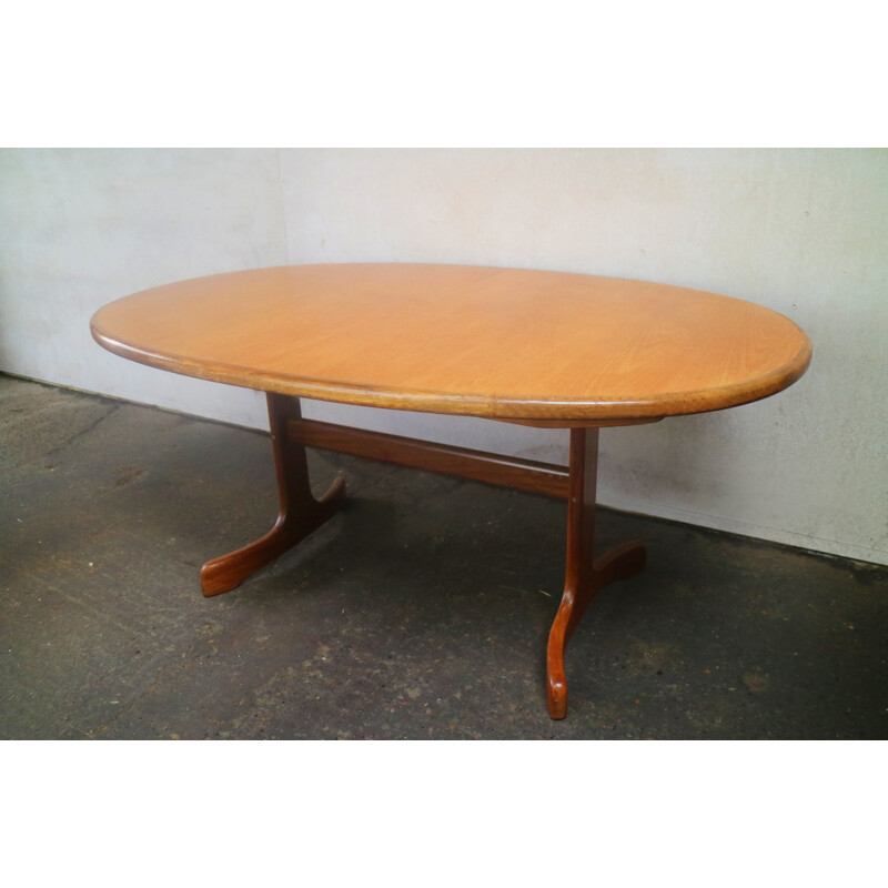 English Vintage extending dining table by G Plan - 1970s