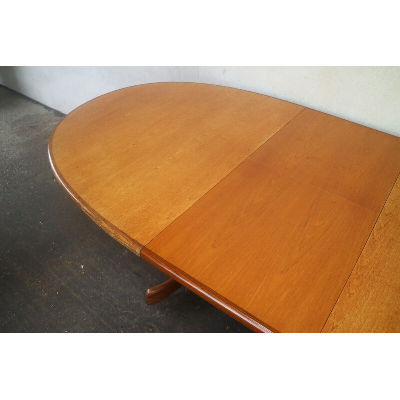 English Vintage extending dining table by G Plan - 1970s