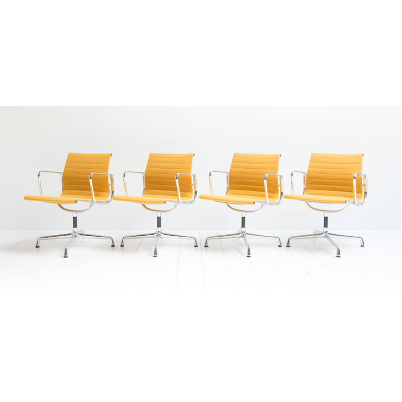 Suite de 2 fauteuils vintage EA108 par Charles et Ray Eames - 1950