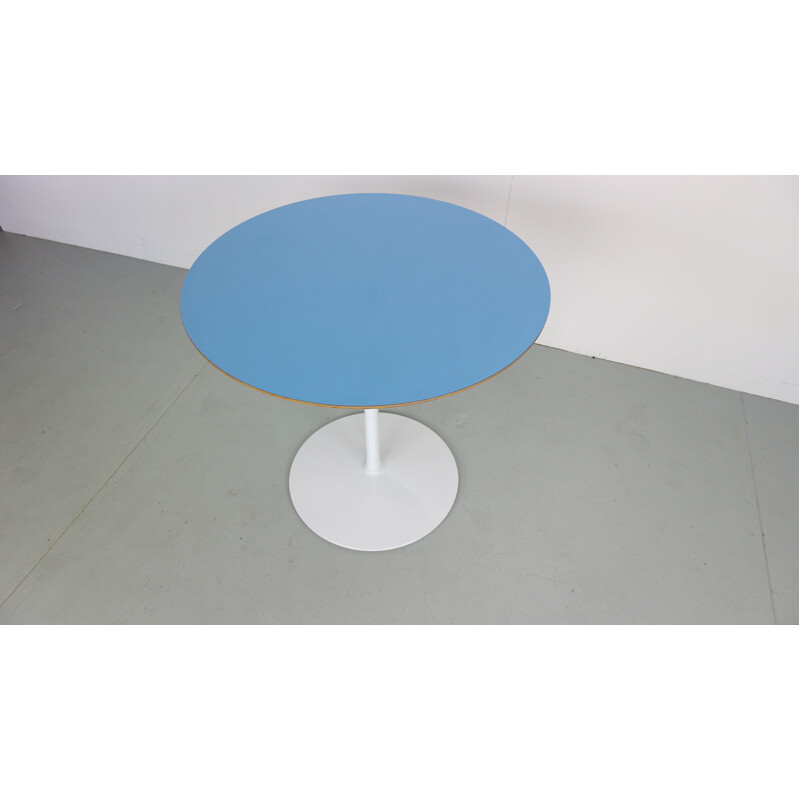 Table d'appoint bleue en formica par Pierre Paulin - 1960
