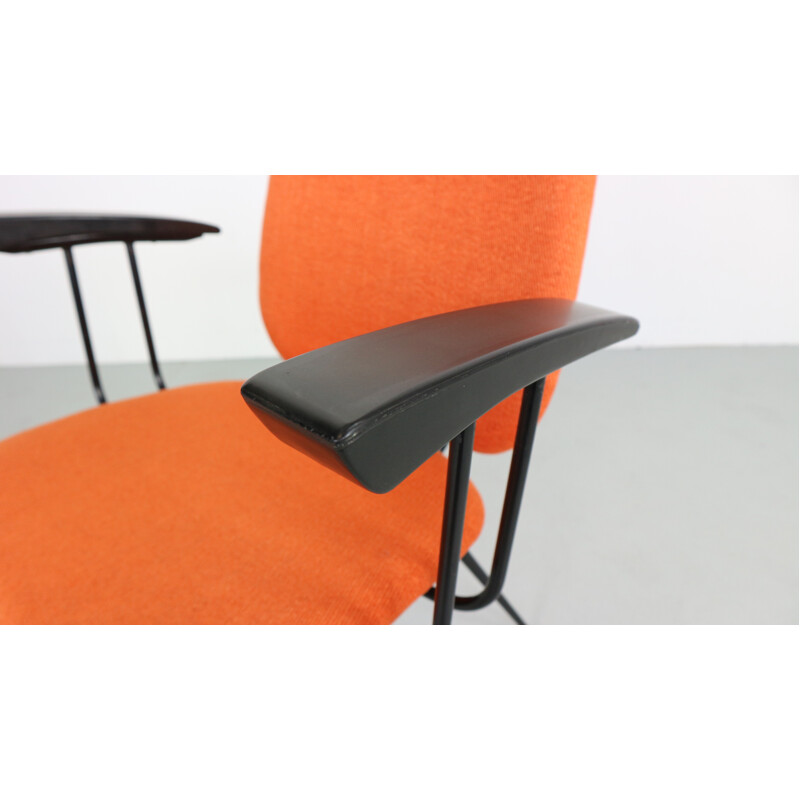 Chaise vintage orange à accoudoirs en bakélite et métal - 1950