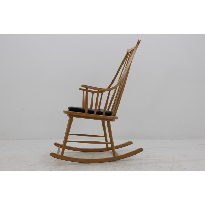 Vintage scandinavian rocking chair - 1970s.