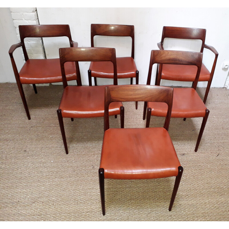 Ensemble de 4 chaises et 2 fauteuils rouges vintages de salle à manger par Niels Otto Moller  - 1960