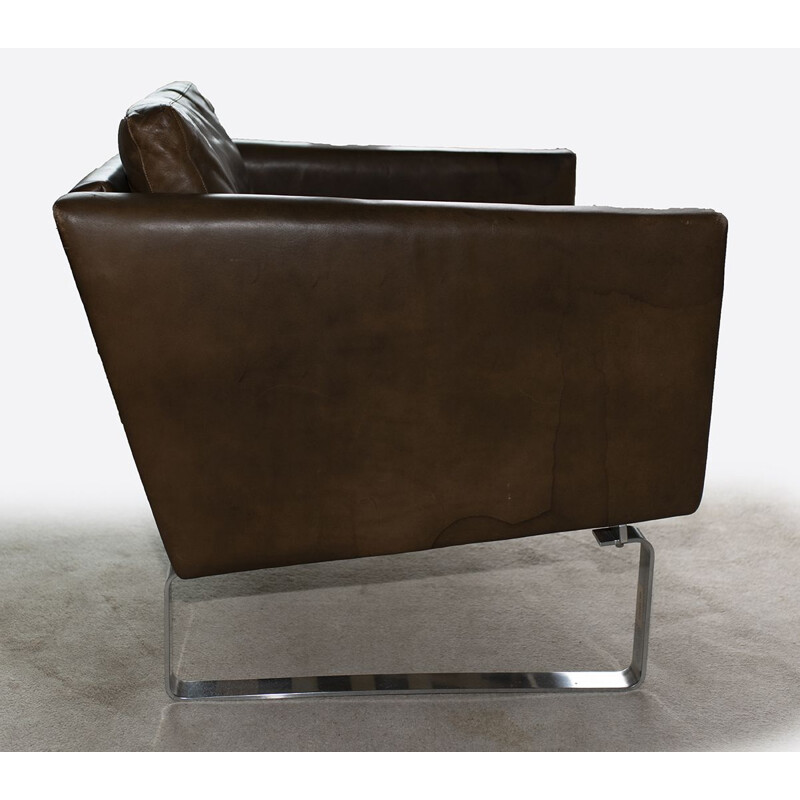Suite de 2 fauteuils lounge en cuir et acier JH 801 par Hans Wegner - 1970