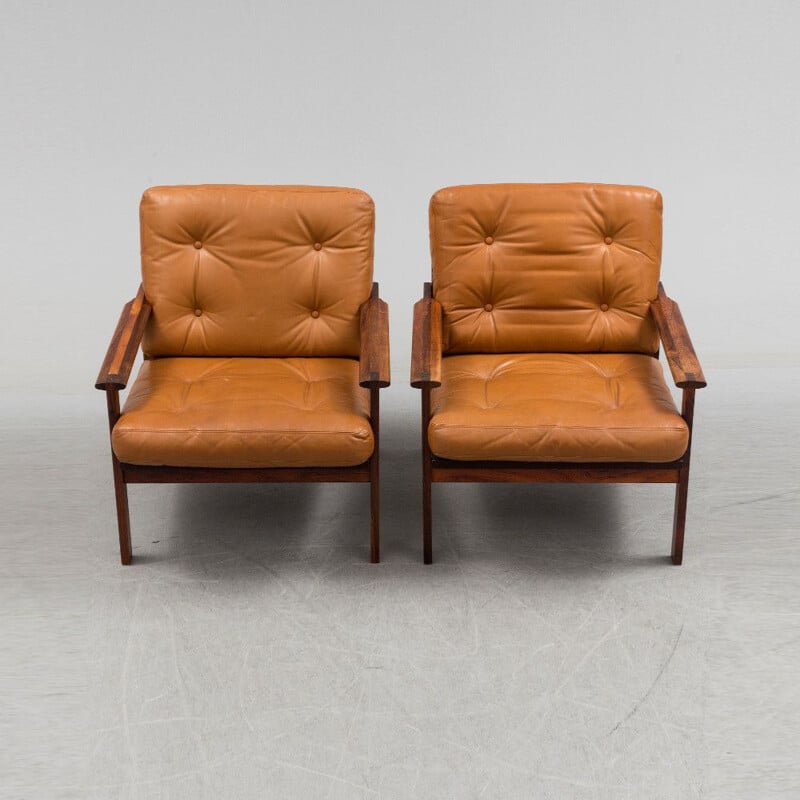 Suite de 2 fauteuils marrons par Illum Wikkelso Capella pour Niels Eilersen - 1959