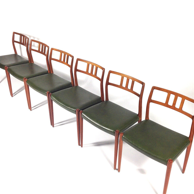 Ensemble de six chaises 79 en teck et simili cuir vert, Niels Otto MOLLER - 1970