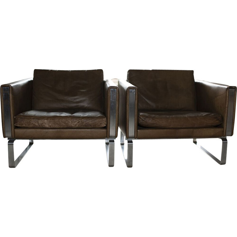 Suite de 2 fauteuils lounge en cuir et acier JH 801 par Hans Wegner - 1970