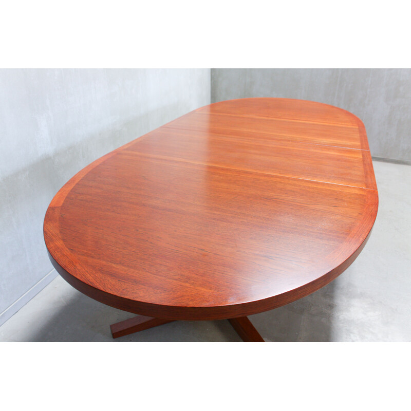 Vintage oval dining table in teak by Dyrlund, 1960s