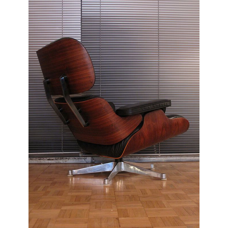Fauteuil lounge vintage en cuir noir et palissandre par Eames pour Vitra - 1980