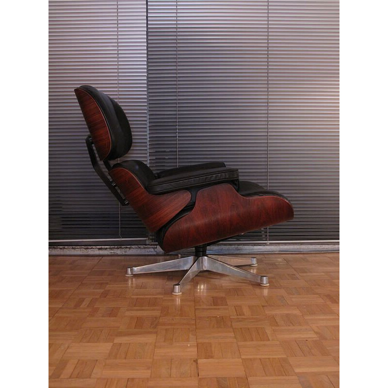 Fauteuil lounge vintage en cuir noir et palissandre par Eames pour Vitra - 1980