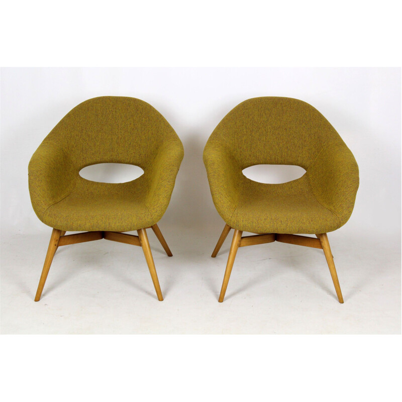 Suite de 2 fauteuils vintage "coquille" verts par František Jirak -1960
