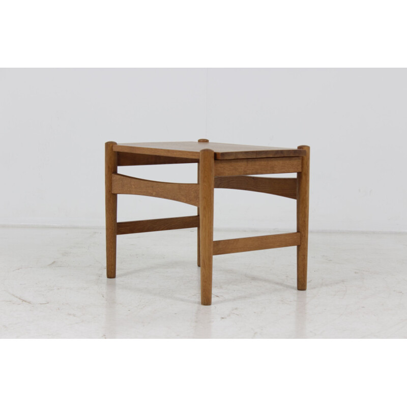 Vintage side table "AT 50" in oakwood by Hans J. Wegner - 1970s