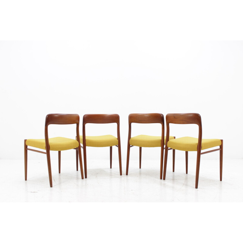 Suite de 4 chaises en teck par Niels O. Møller modèle 75 pour J.L. Møllers - 1960
