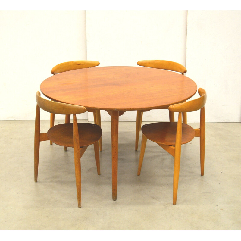 Vintage dining table with a set of 4 chairs by Hans Wegner for Fritz Hansen - 1950s