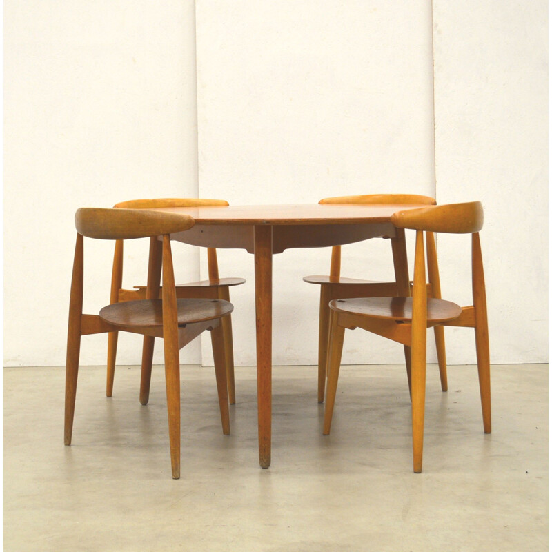 Vintage dining table with a set of 4 chairs by Hans Wegner for Fritz Hansen - 1950s