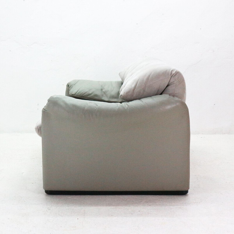 Vintage two-seater sofa "Maralunga" in leather by Vico Magistretti for Cassina - 1970s