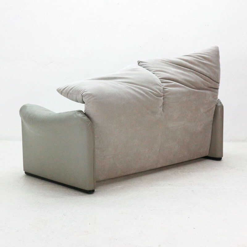 Vintage two-seater sofa "Maralunga" in leather by Vico Magistretti for Cassina - 1970s