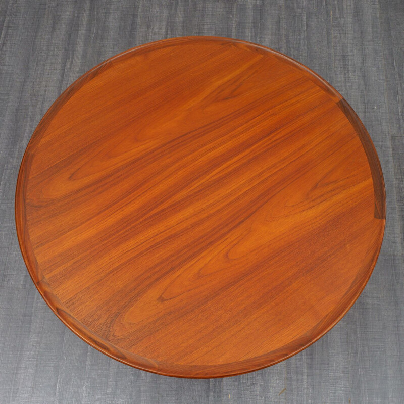 Round vintage scandinavian coffee table in teak - 1960s