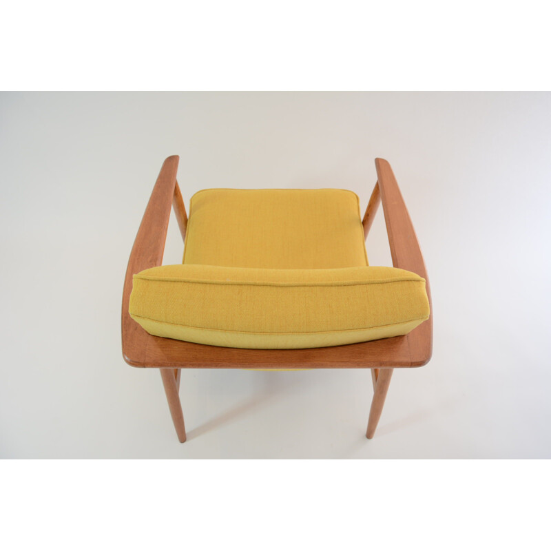 Vintage yellow "Z" armchair - 1960