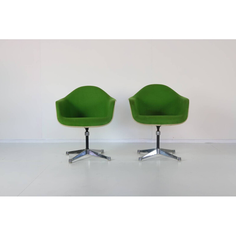 Set of 2 vintage green armchairs by Charles Eams for Herman miller - 1950s