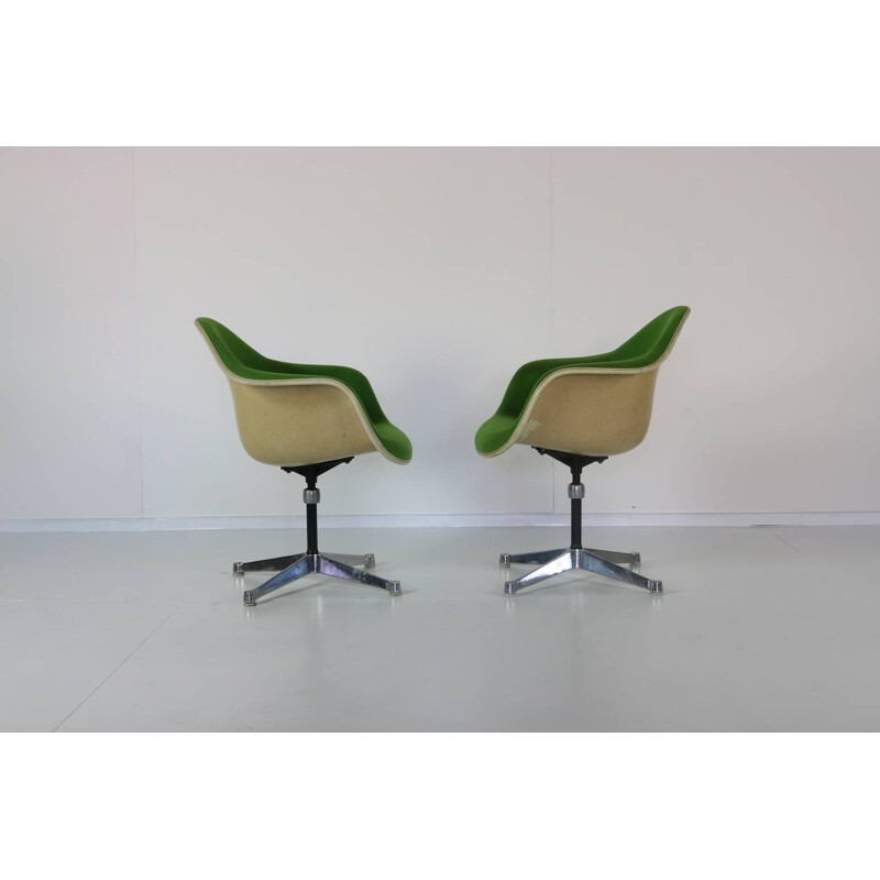 Set of 2 vintage green armchairs by Charles Eams for Herman miller - 1950s