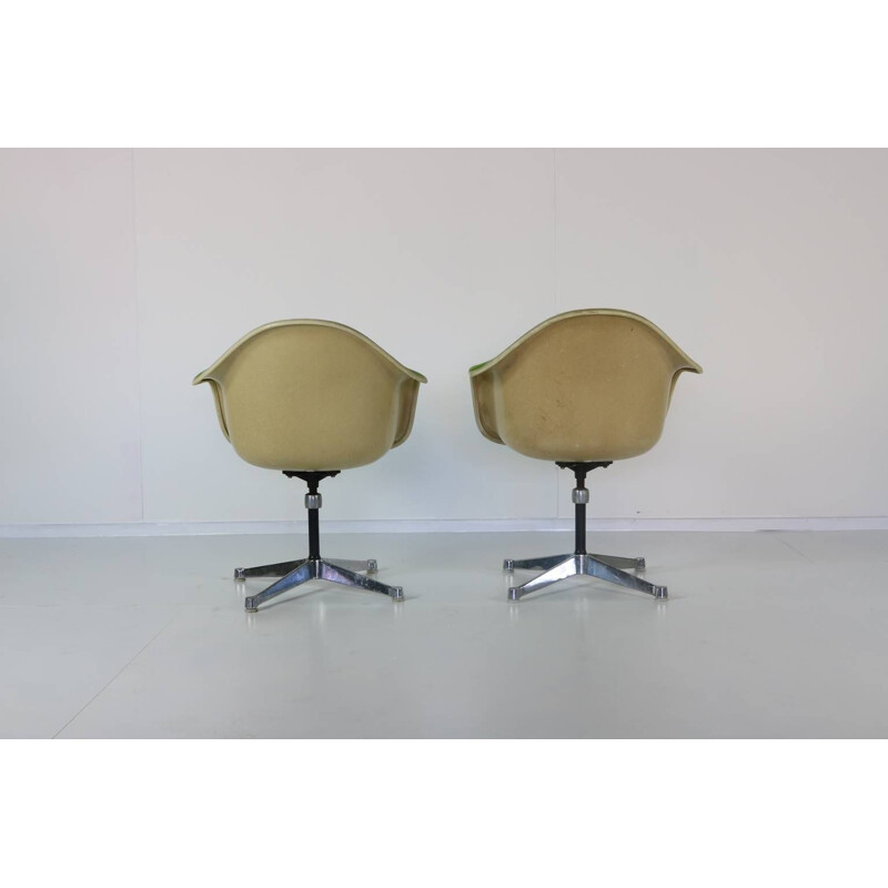 Set of 2 vintage green armchairs by Charles Eams for Herman miller - 1950s