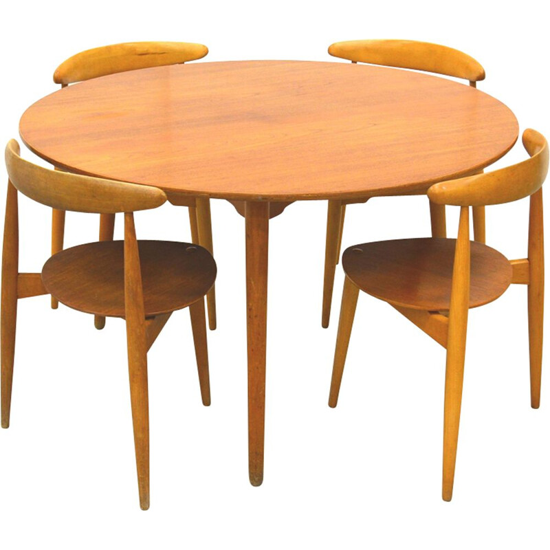 Vintage dining table with a set of 4 chairs by Hans Wegner for Fritz Hansen - 1950s