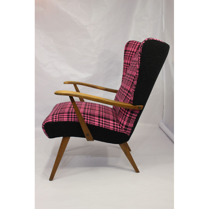 Vintage pink wing chair in wood - 1950s 