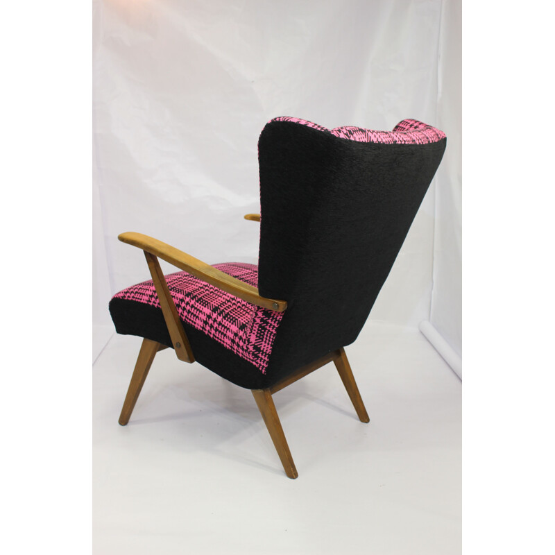 Vintage pink wing chair in wood - 1950s 