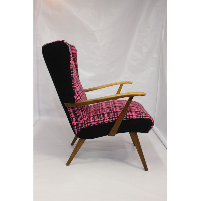 Vintage pink wing chair in wood - 1950s 