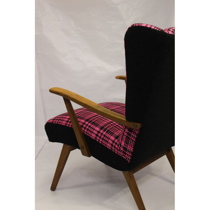 Vintage pink wing chair in wood - 1950s 