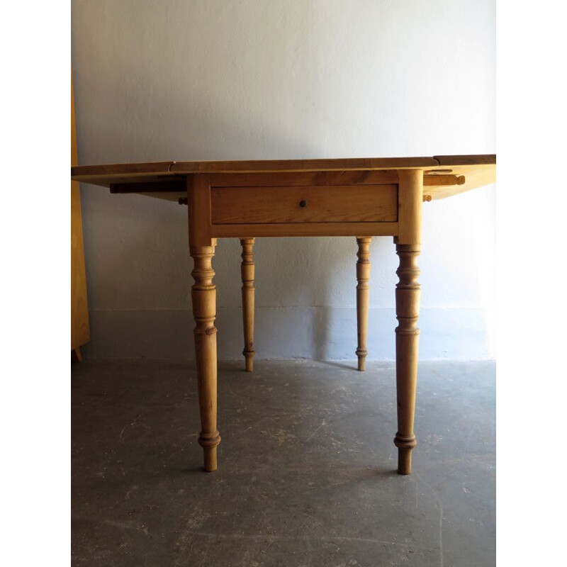 Vintage kitchen table with two leafs - 1930s