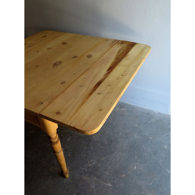 Vintage kitchen table with two leafs - 1930s