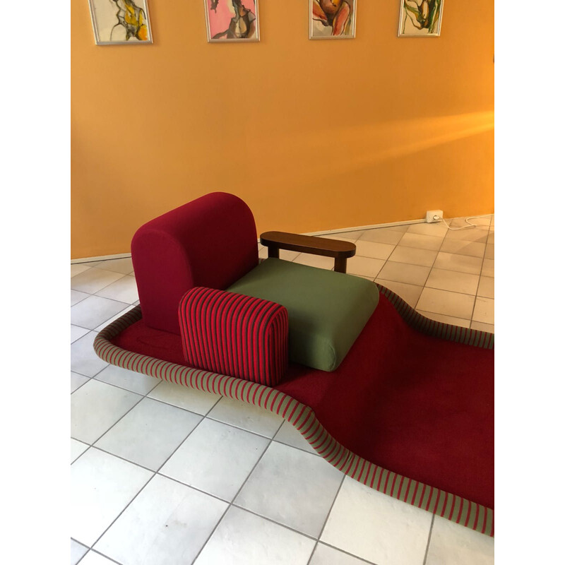 Vintage velvet lounge chair "tapetto volante" by Ettore Sottsass - 1970s