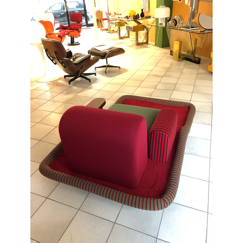 Vintage velvet lounge chair "tapetto volante" by Ettore Sottsass - 1970s