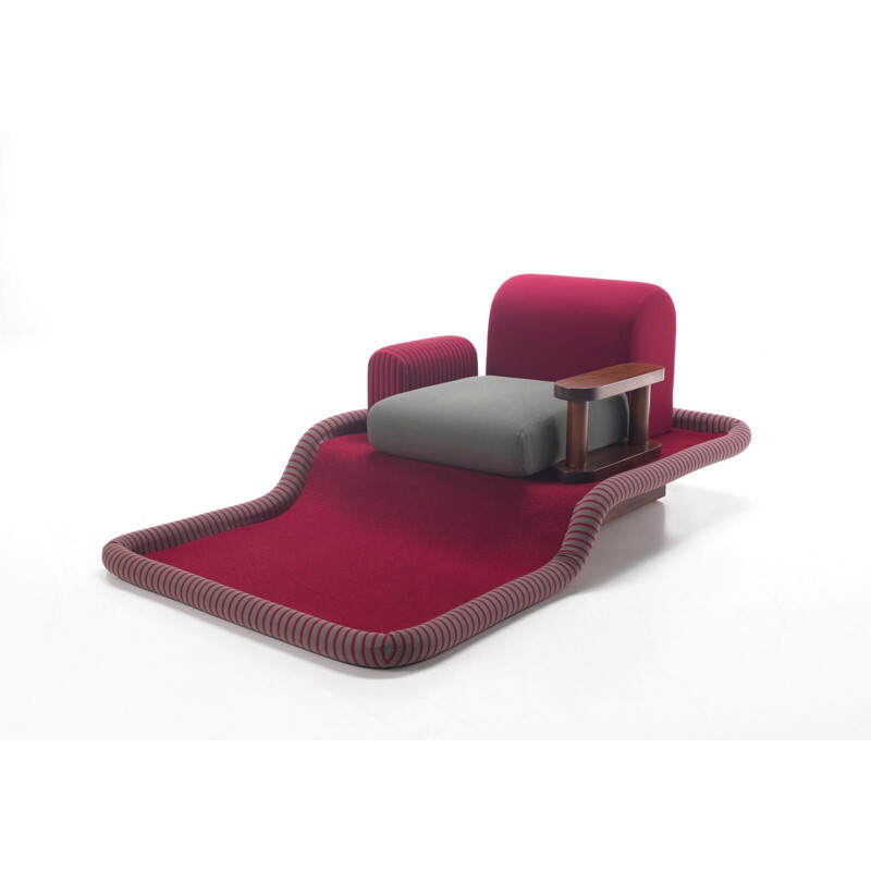 Vintage velvet lounge chair "tapetto volante" by Ettore Sottsass - 1970s