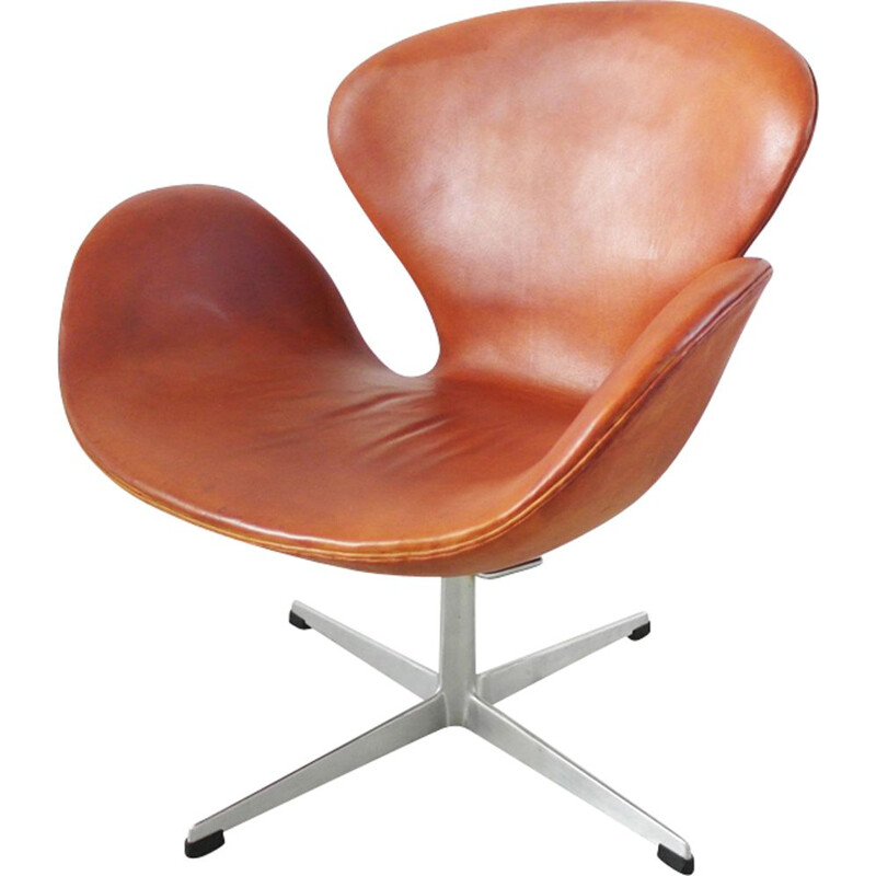 Vintage easy chair Swan in leather by Arne Jacobsen - 1960s