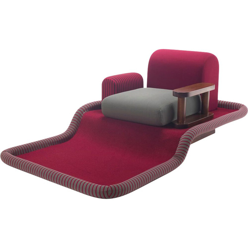 Vintage velvet lounge chair "tapetto volante" by Ettore Sottsass - 1970s