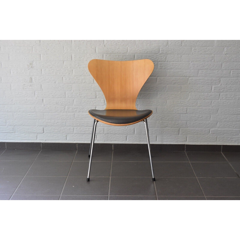 Suite de 2 chaises 3107 vintage par Arne Jacobsen pour Fritz Hansen - années 1950