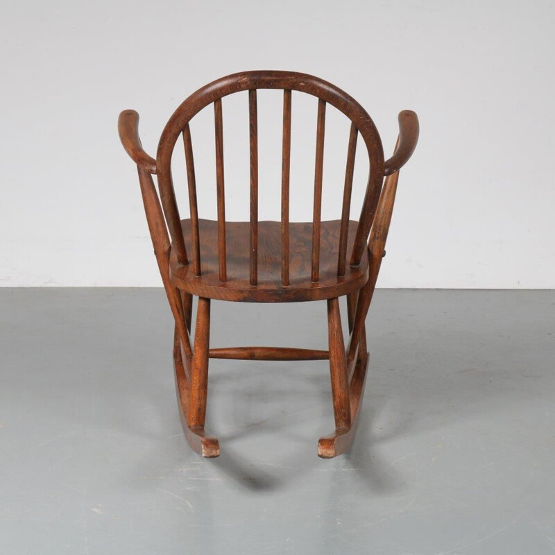 Chaise à bascule vintage en chêne