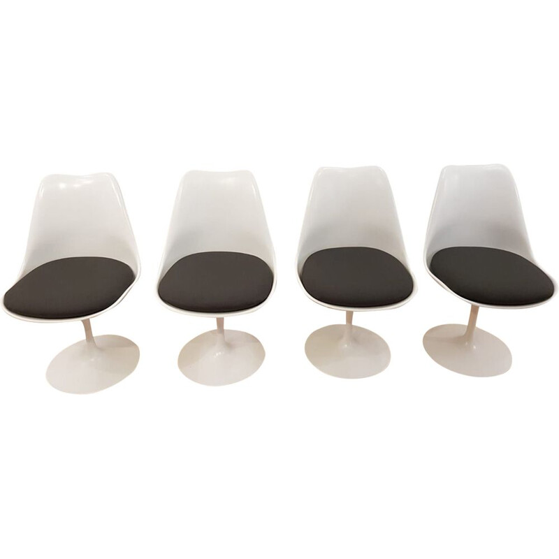 Vintage set of 4 white Tulip chairs by Eero Saarinen for Knoll - 1960
