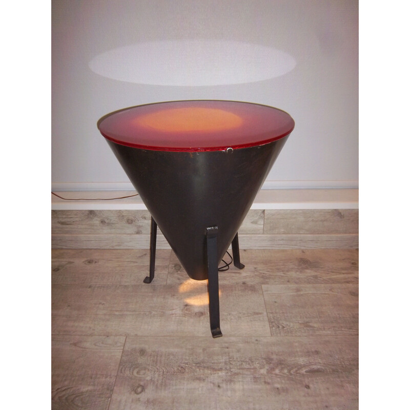 Mesa de luz cónica de hierro, 1970