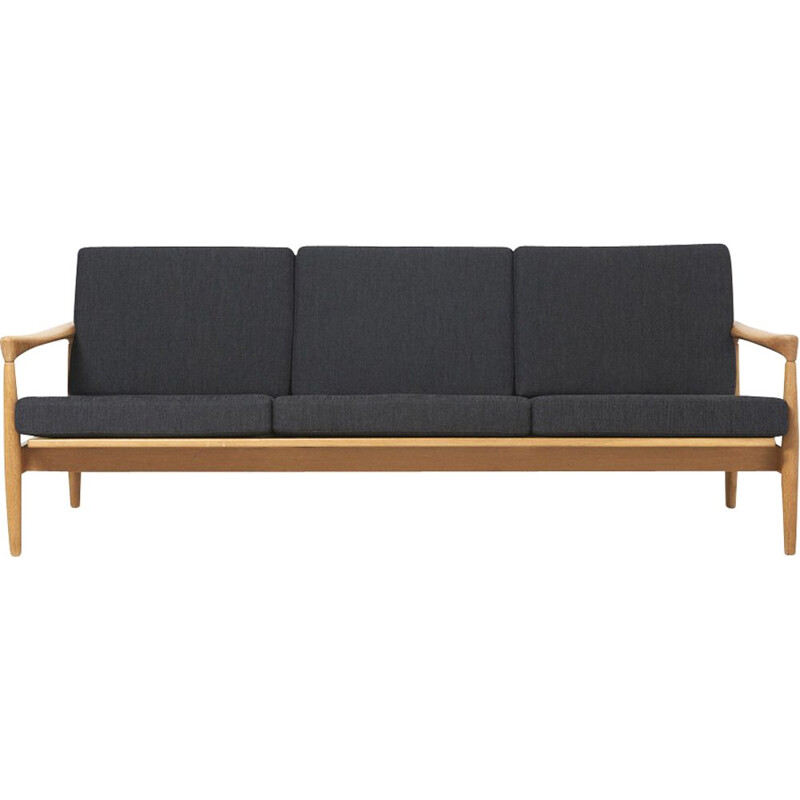 Vintage 3-seatersSofa in oak with black cushions