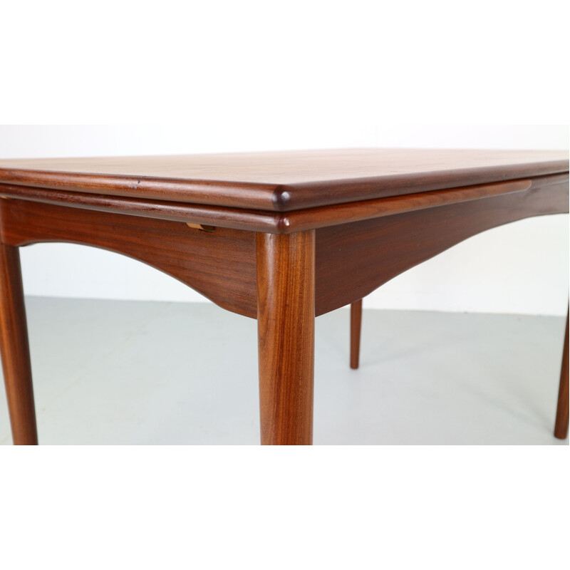 Vintage Danish extendable dining table in teak