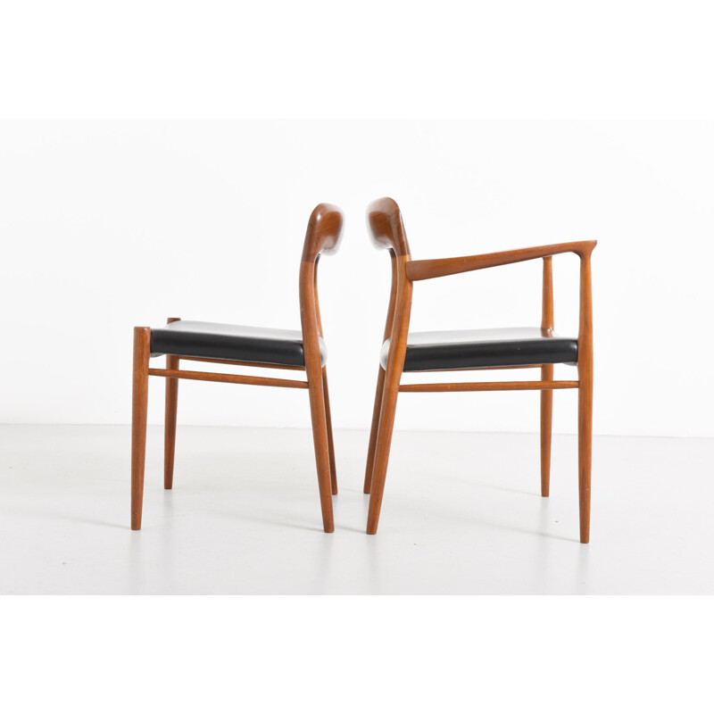 Set of 6 scandinavian chairs in teak and black leather, Niels Ø. MOLLER - 1950s