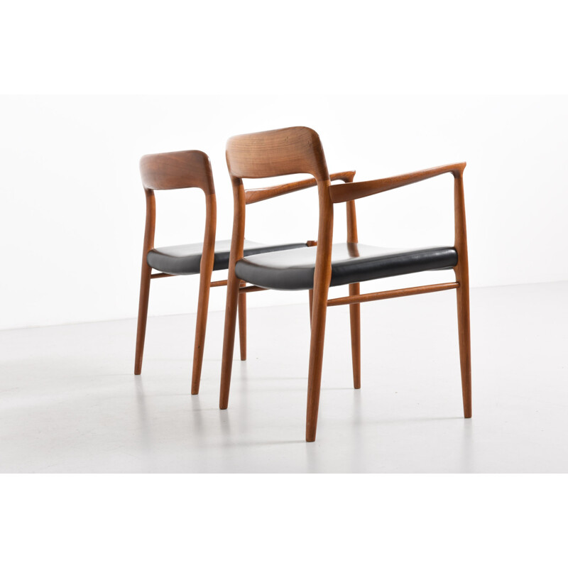 Set of 6 scandinavian chairs in teak and black leather, Niels Ø. MOLLER - 1950s