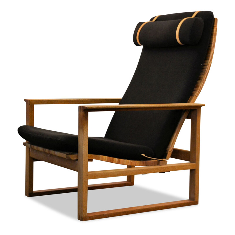 Vintage armchair "2254" in oakwood by Børge Mogensen