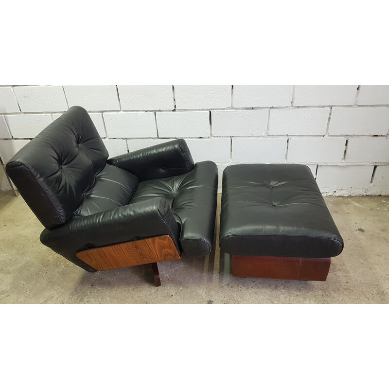 Vintage Cinova lounge chair in leather & ottoman in rosewood 