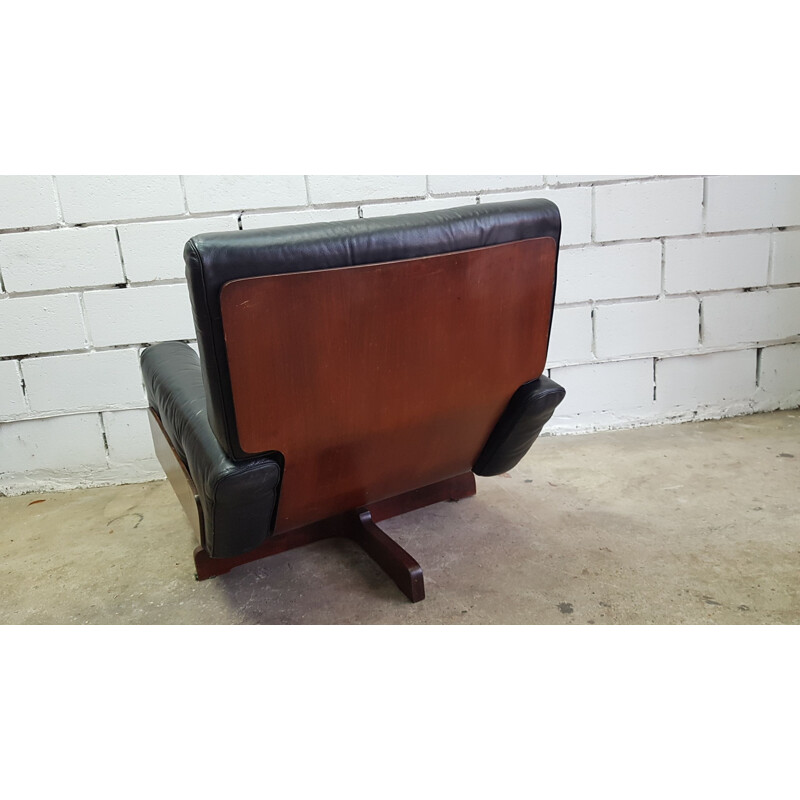 Vintage Cinova lounge chair in leather & ottoman in rosewood 